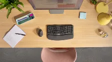 Mouse Zurdo Logitech Lift Optico, Vertical Ergonomic Mouse, 6 Botones, 4000 Dpi, Interfaz Rf Inalambrico + Bluetooth, 10 M, Bateria Aa, Color Grafito